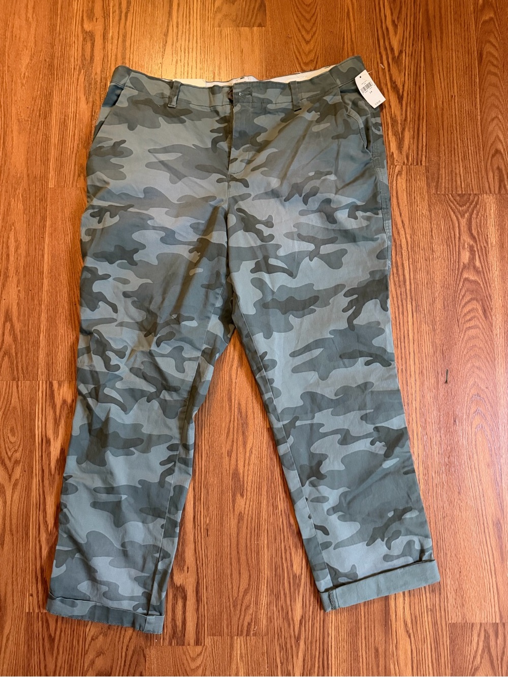 GAP Women's Straight Leg Camo Pants in Olive Green